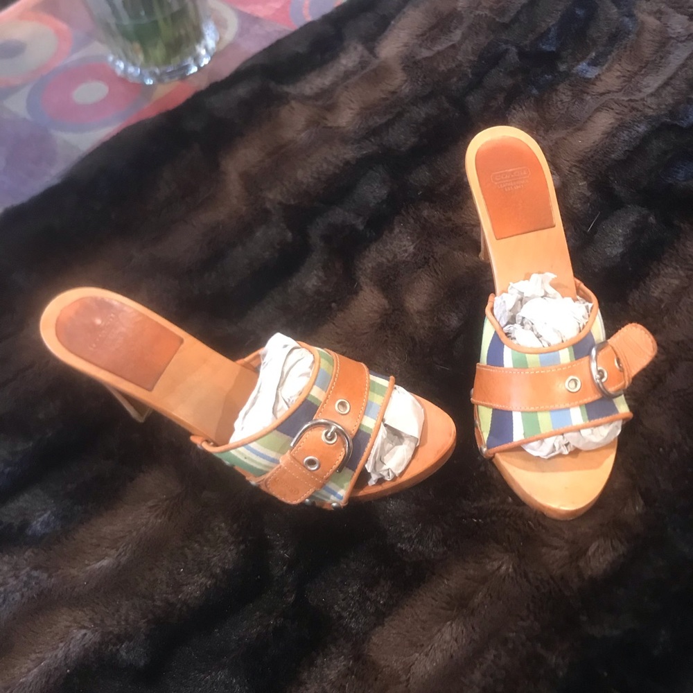 Women’s Coach Slides